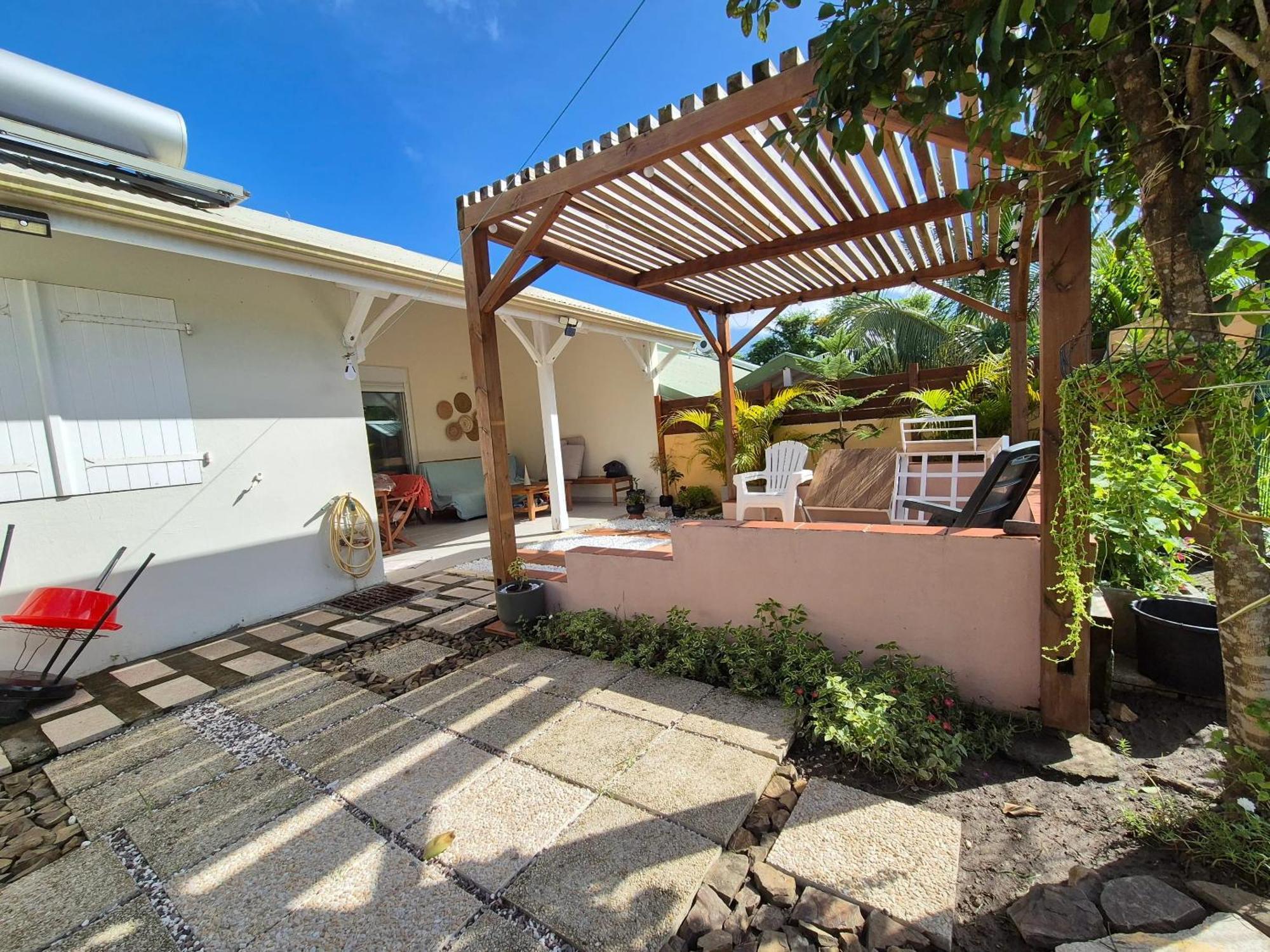 Maison Charmante A Sainte-Anne Avec Jardin Et Pergola En Bois. Exteriör bild